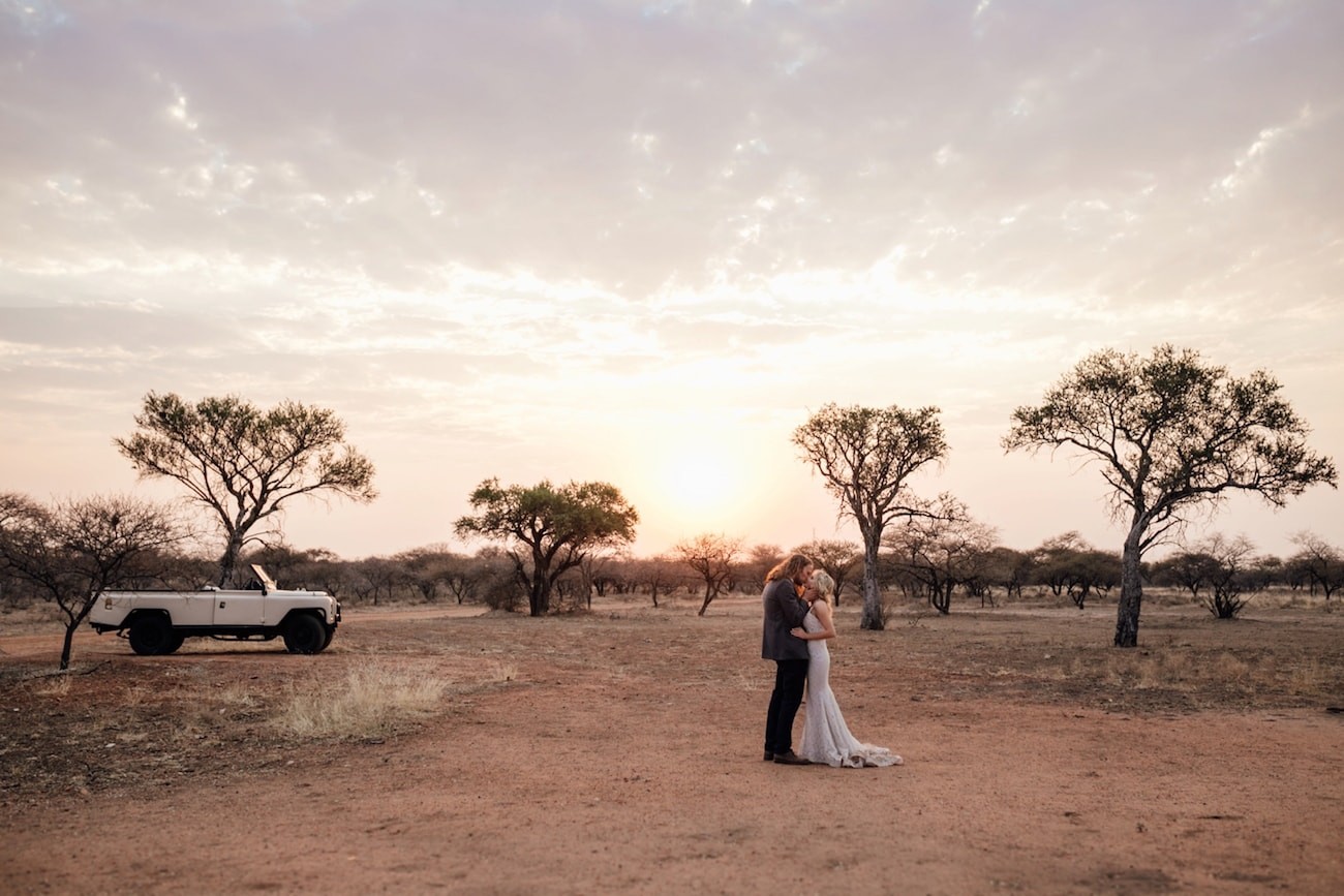 【肯尼亚婚纱摄影】穿着婚纱，在动物的见证下嫁给爱情