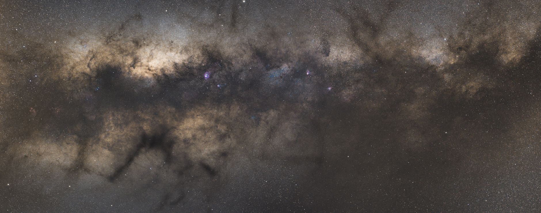 南非野生动物保护区夜间营地星空